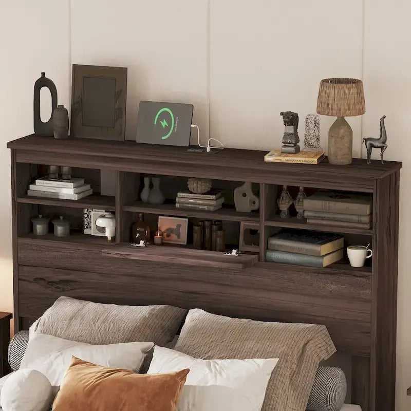 Lit plateforme vintage avec tête de lit de rangement et station de charge