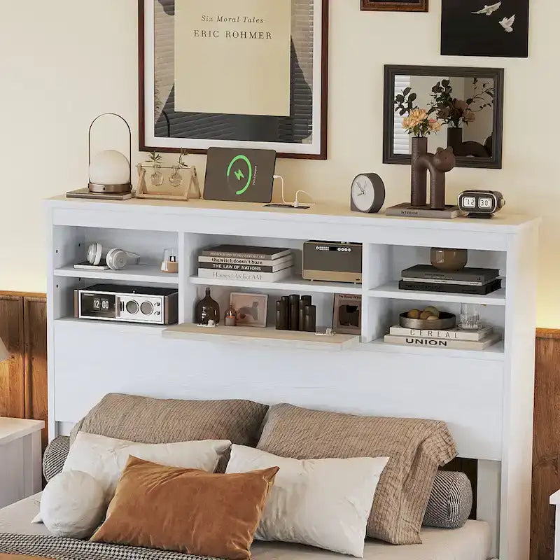 Lit plateforme vintage avec tête de lit de rangement et station de charge